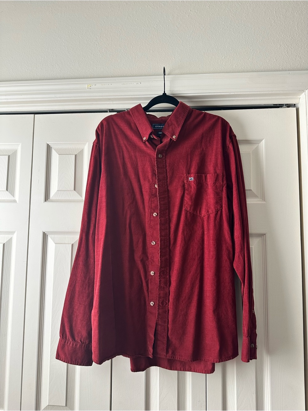 crown & ivy Men's Deep Red Button-Down Shirt